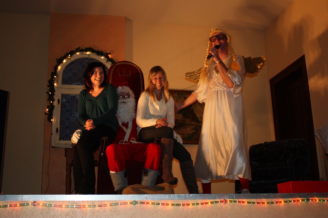 Bescherung mit Weihnachtsmann | Dinnershow-Leipzig-Halle.de